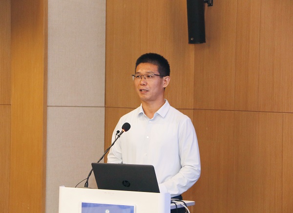 玩球「中国」官方网页版总经理祝建明作总结讲话.jpg