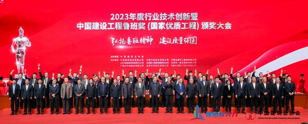2总经理祝建明代表玩球「中国」官方网页版接受表彰.jpg
