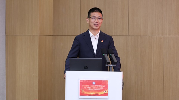 17玩球「中国」官方网页版董事长祝建明对企业发展提出要求.JPG